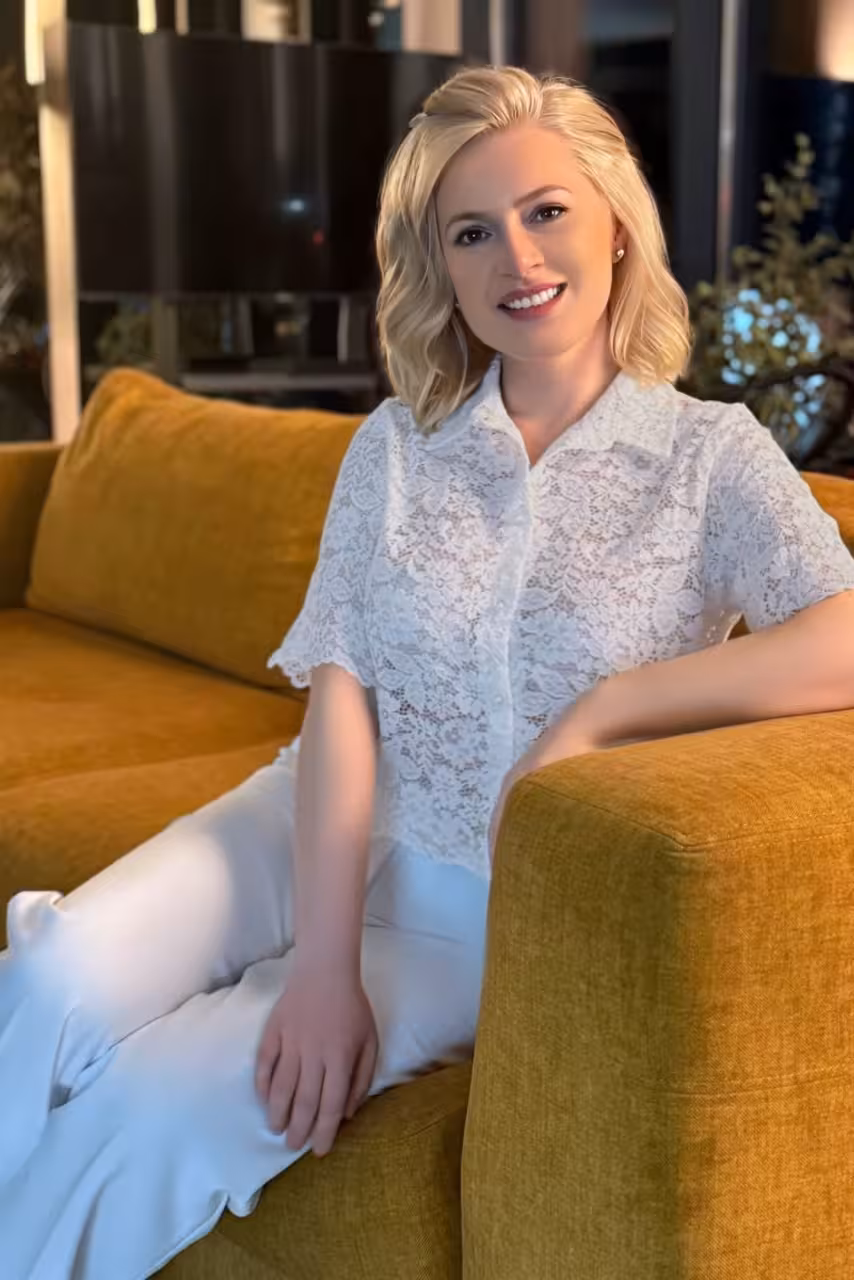See Lady's Profile