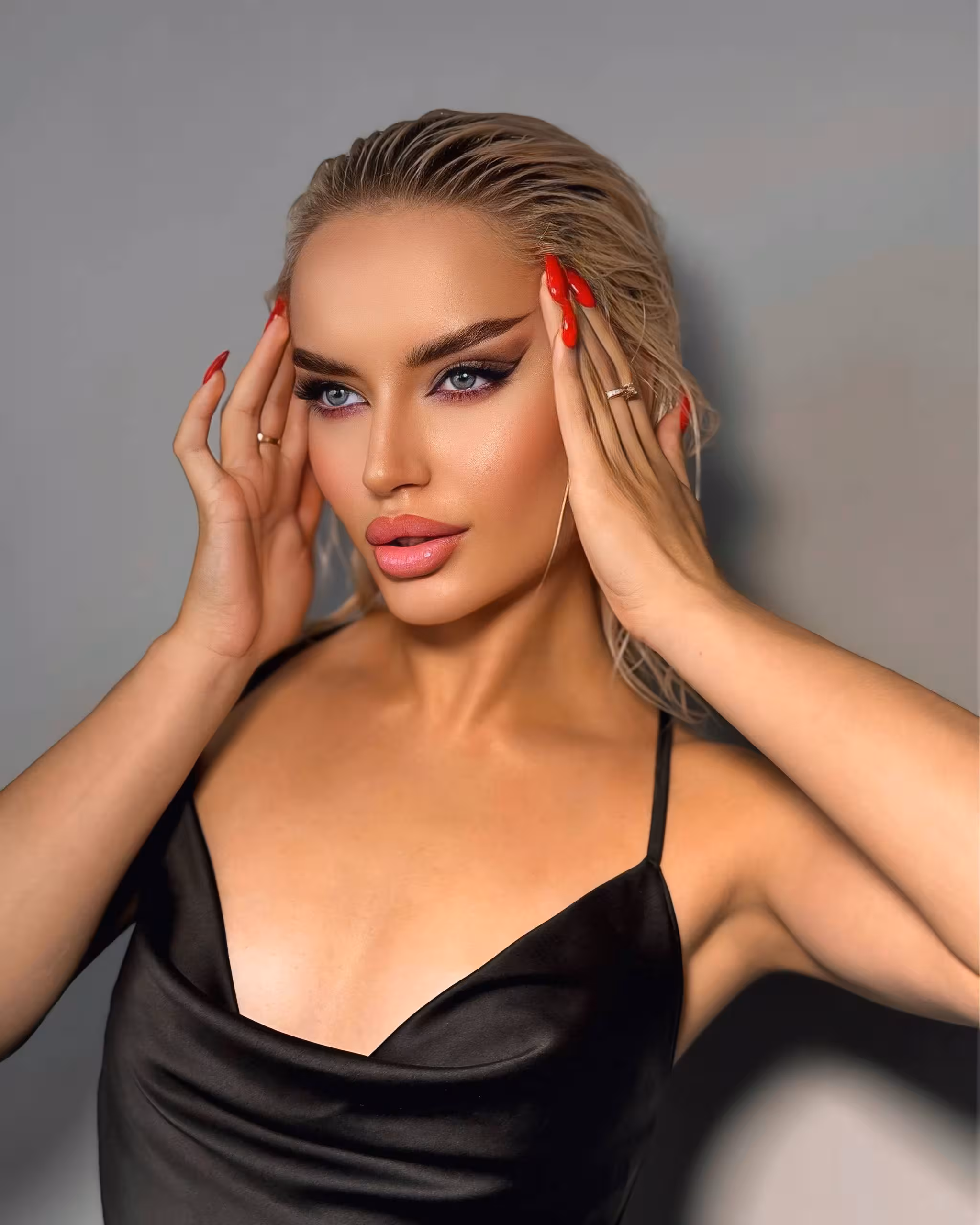 Open Woman's Profile