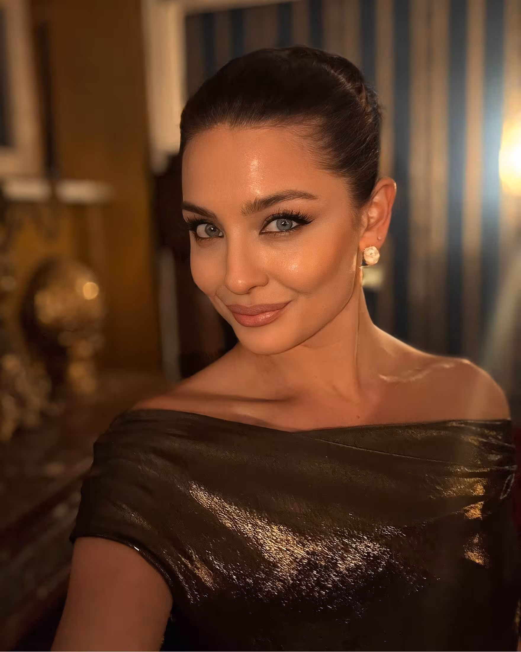 See Lady's Profile