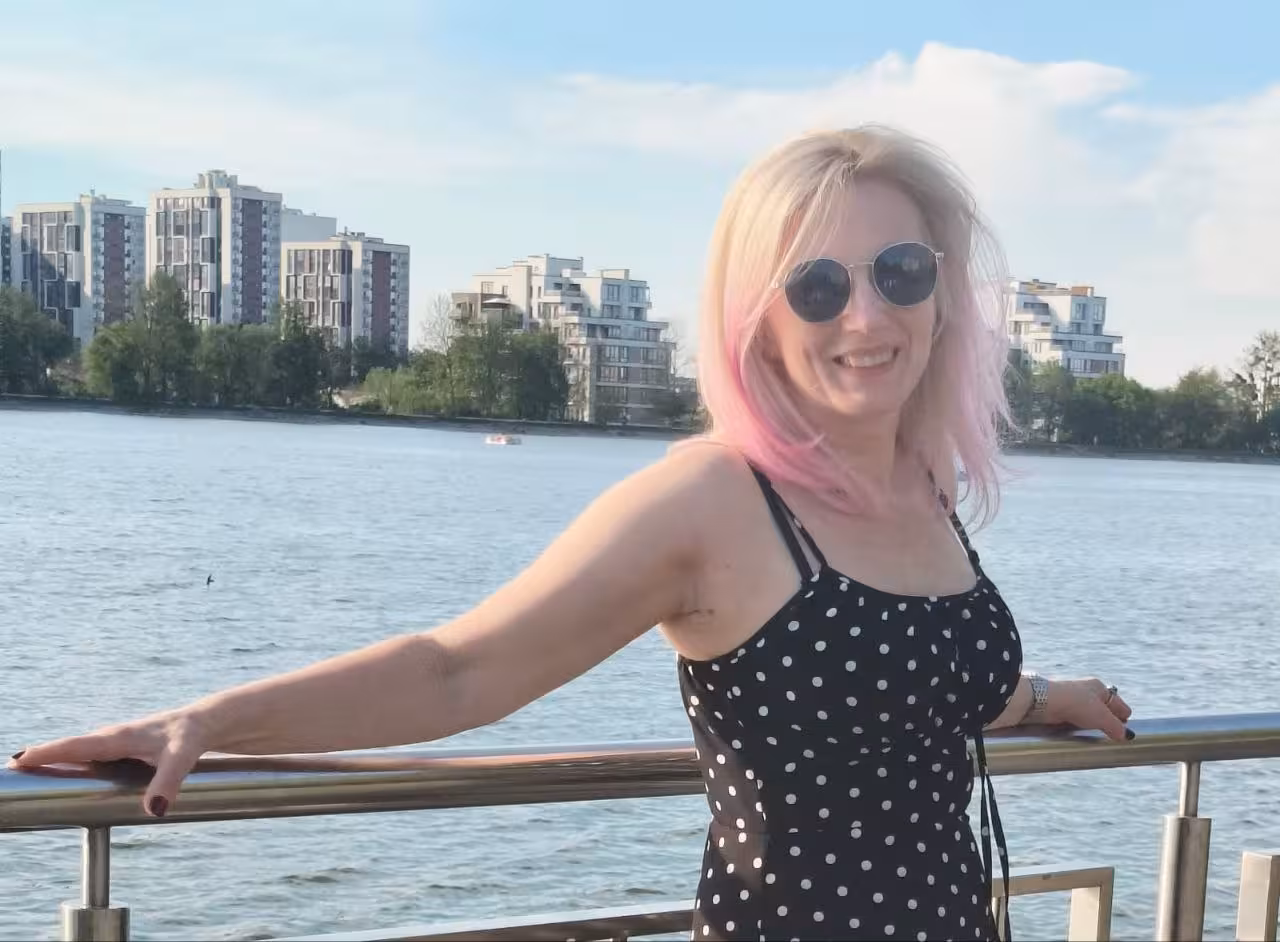 See Lady's Profile