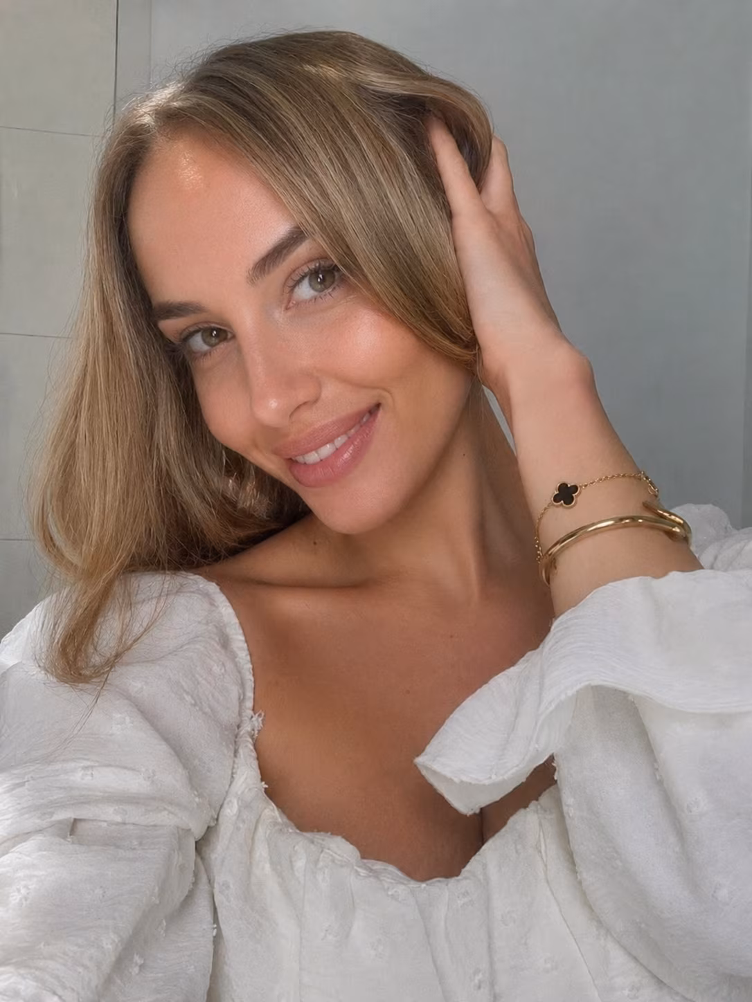 See Lady's Profile