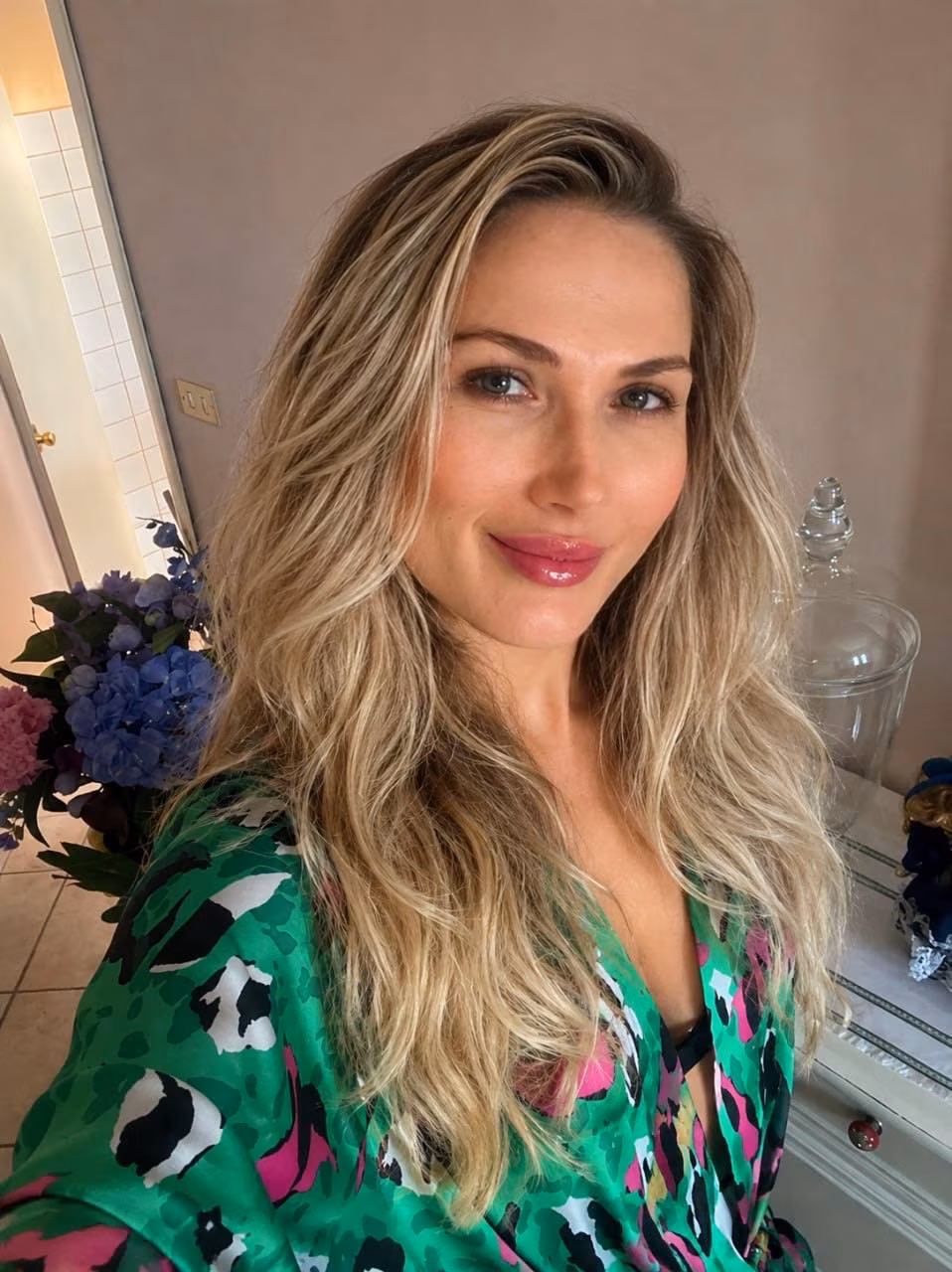 See Lady's Profile