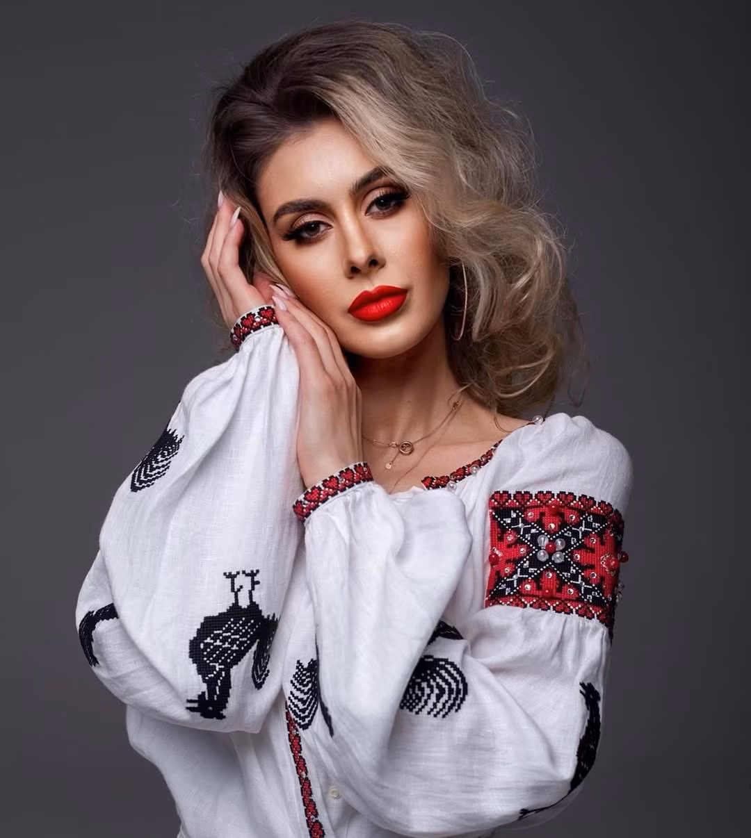 See Lady's Profile