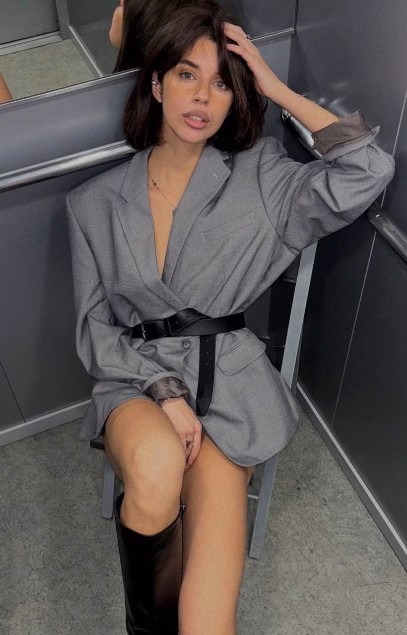 See Lady's Profile