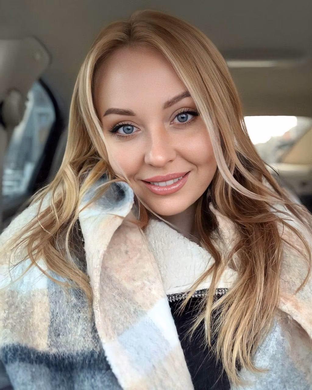 See Lady's Profile