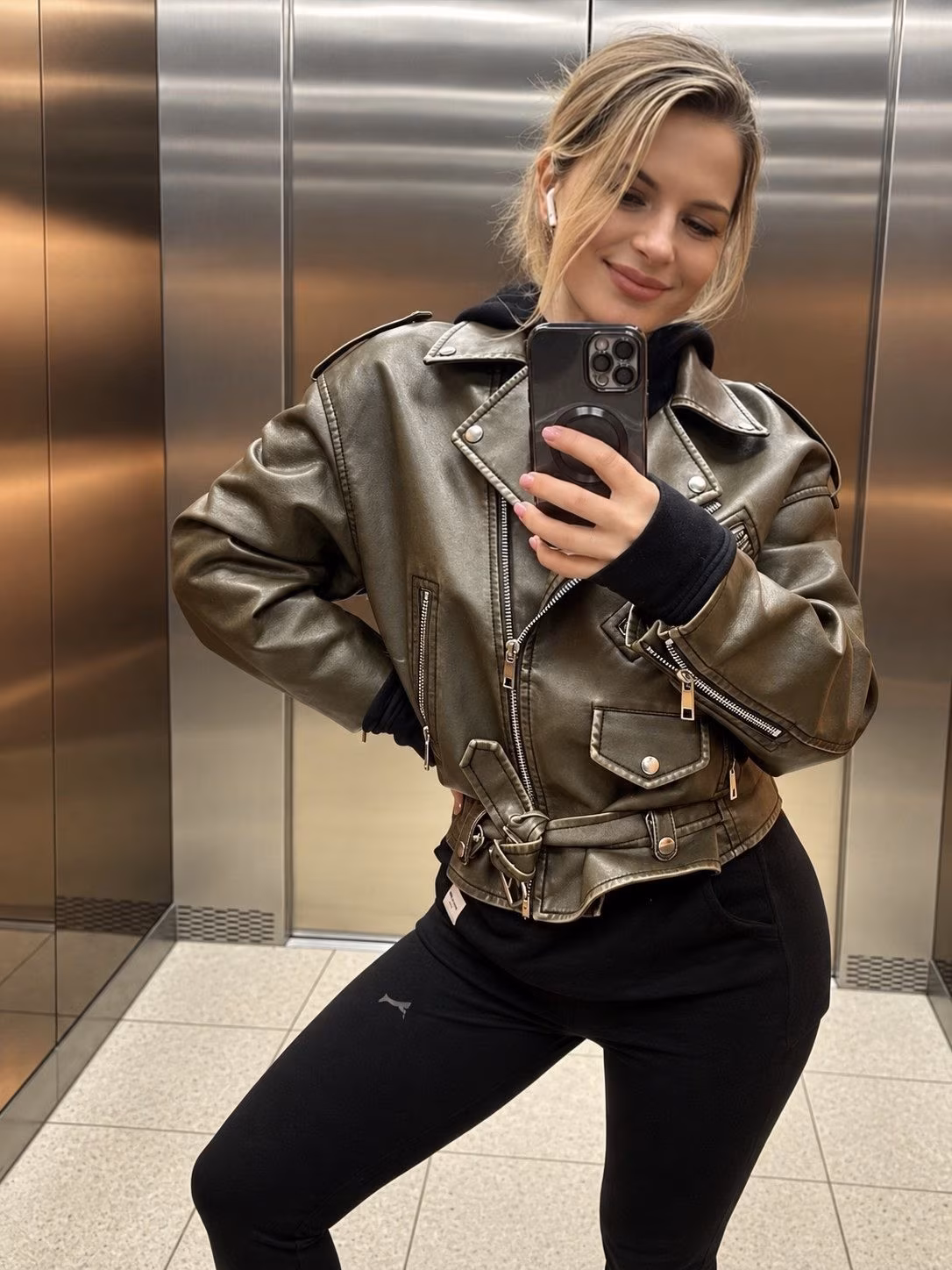 Visit Lady's Profile