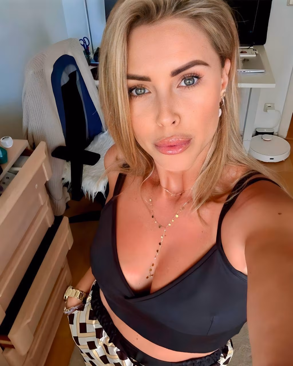 See Lady's Profile