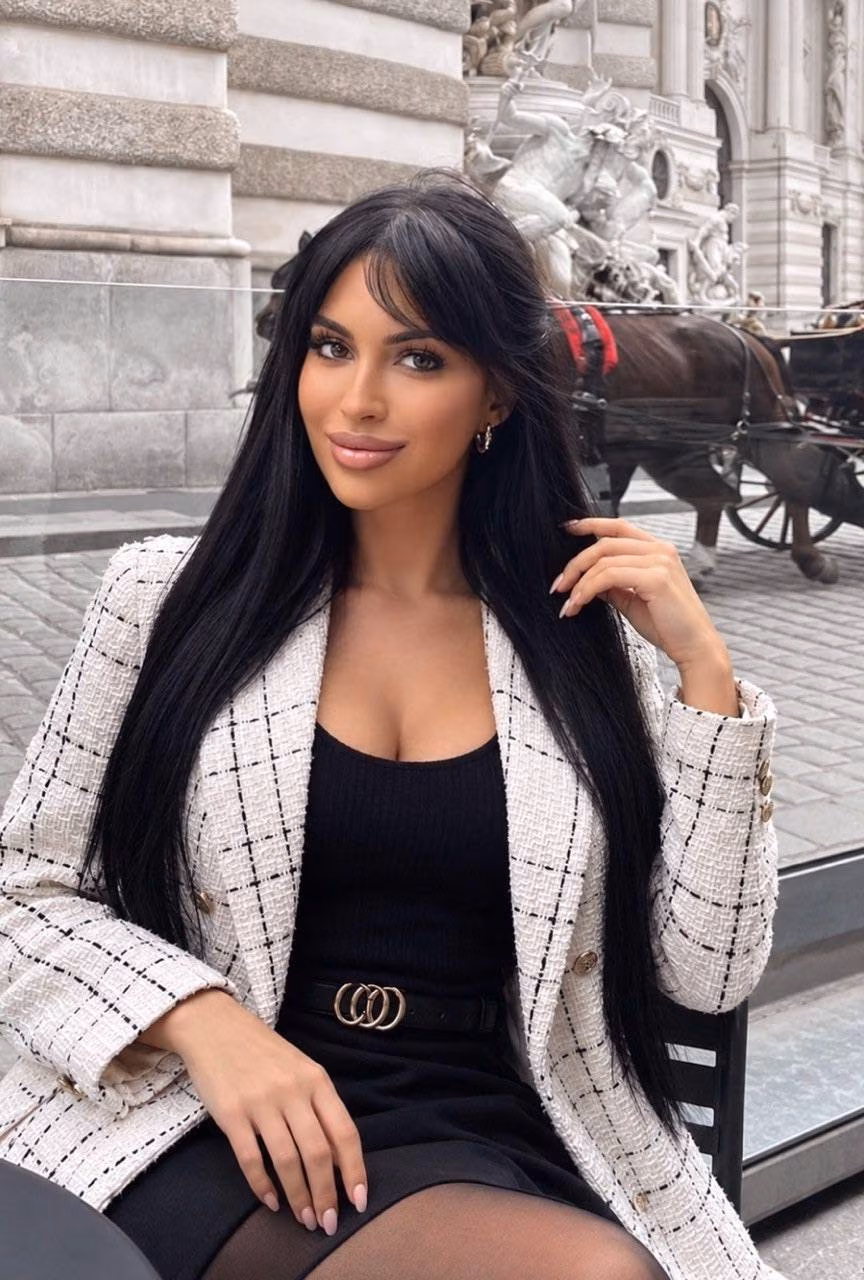onlinedatinglonely-1002007389-11-1023341860298769510.avif