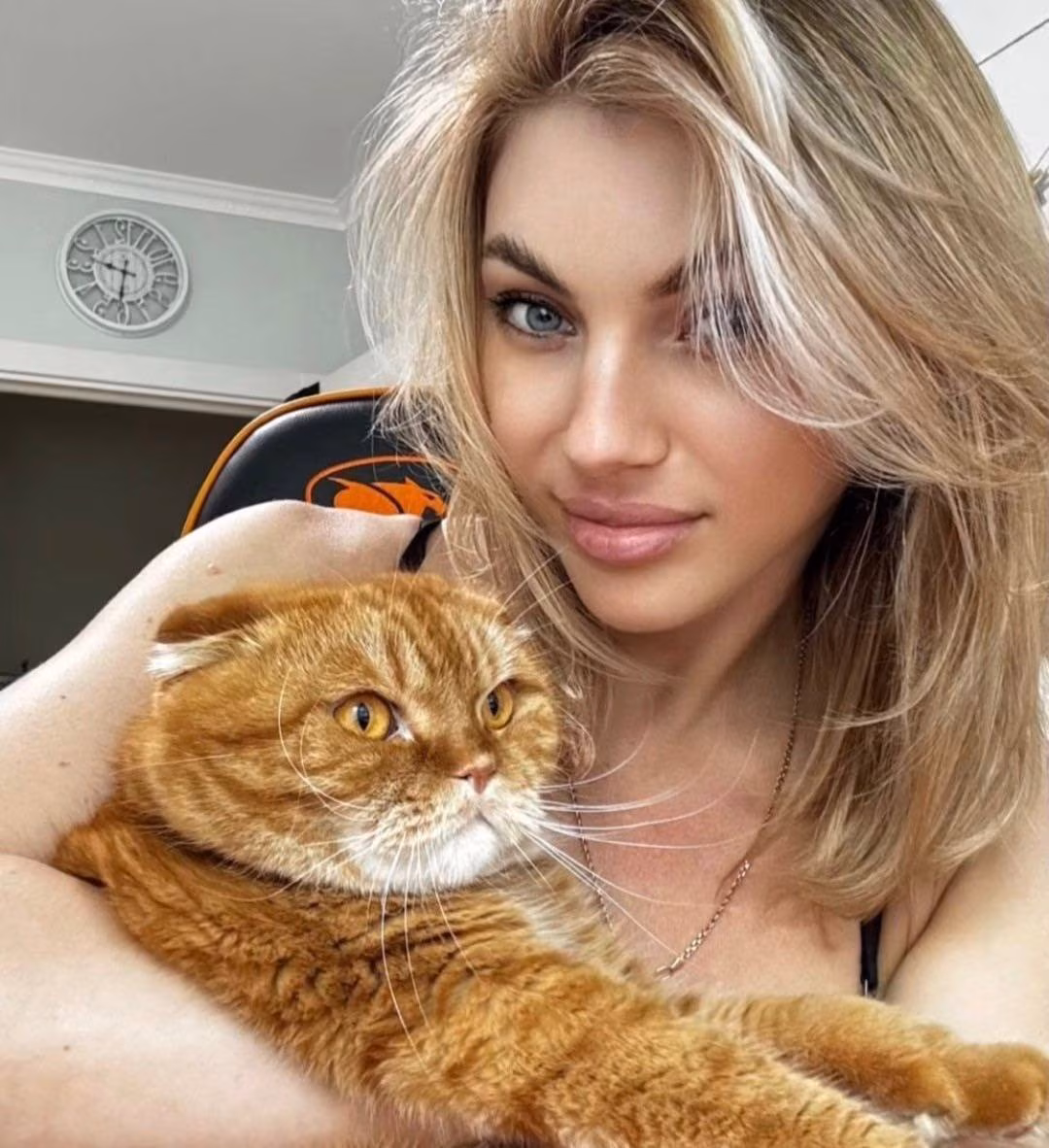 See Lady's Profile