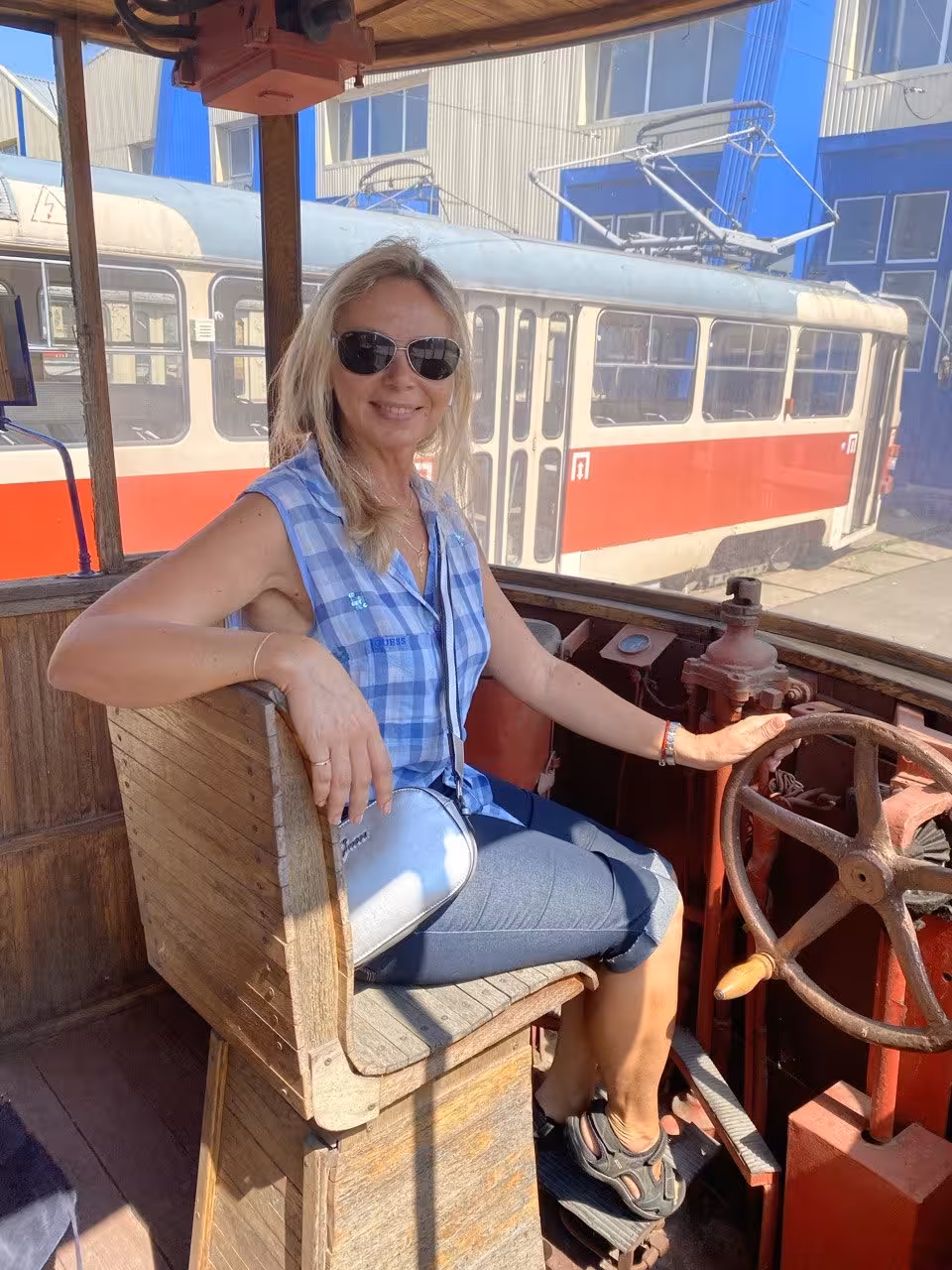 Tanya men in 40s dating women in 20s