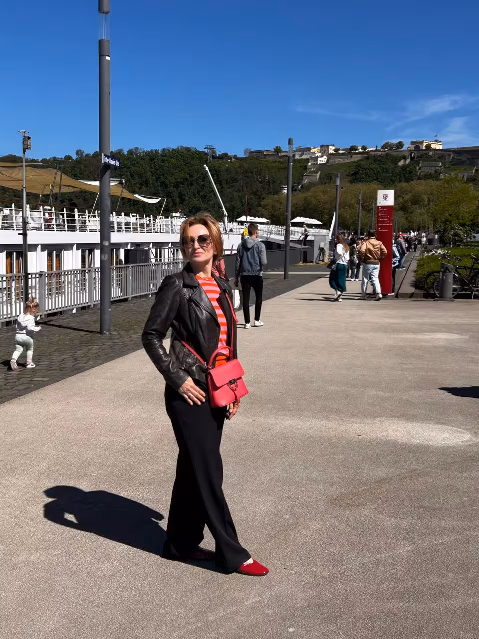 Larysa why do pretty girls have a hard time dating