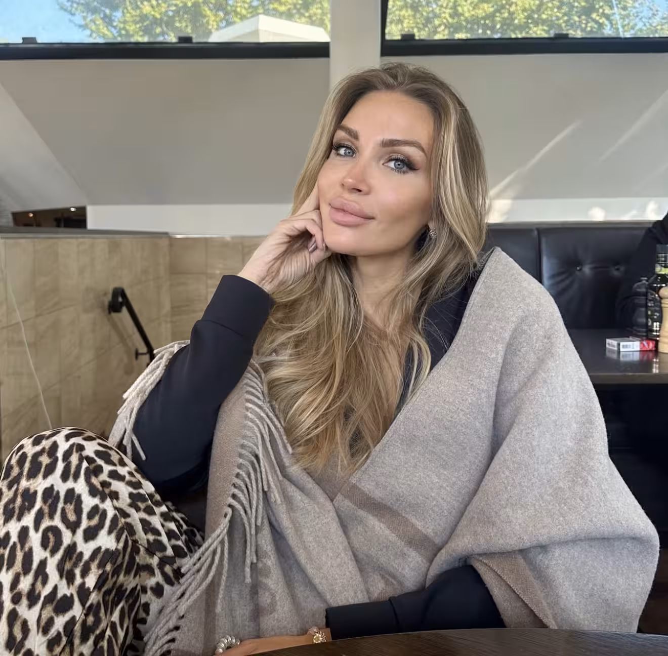 Kseniia ukrainian wedding traditions rushnyk